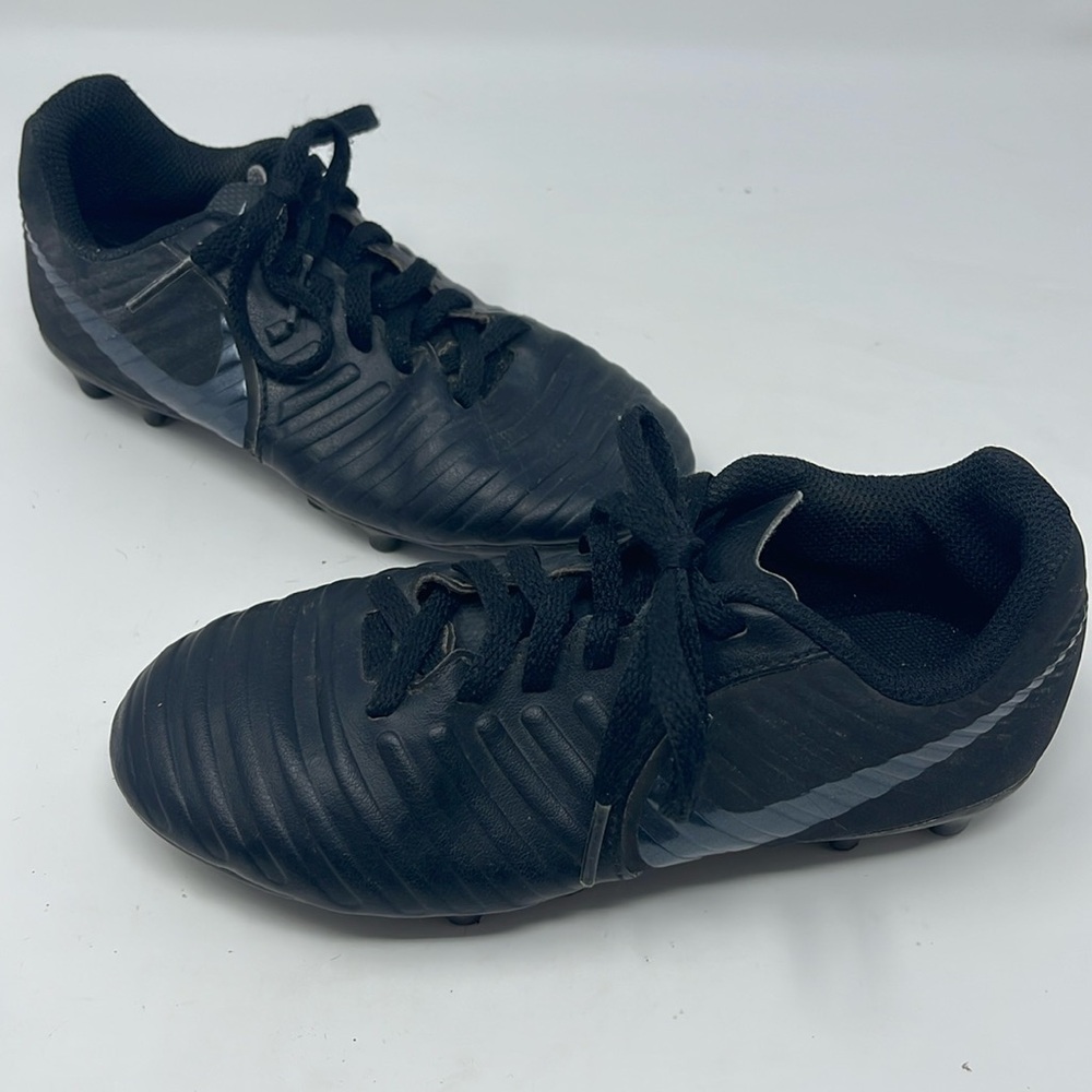 NIKE: TIEMPO Outdoor Cleats, Soccer. Kids Size 13C. Black
